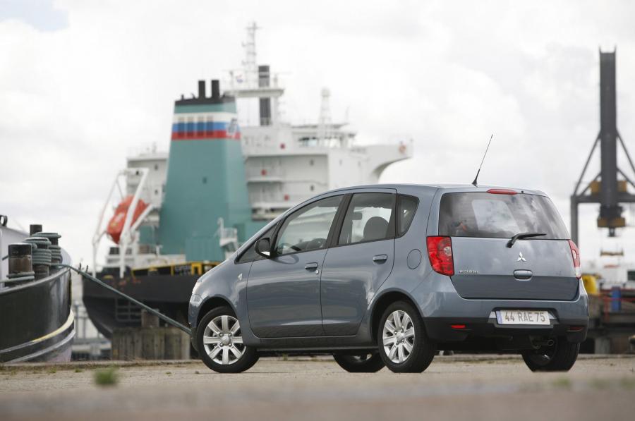  Mitsubishi Colt 2009 года  (фото 4 из 36)
